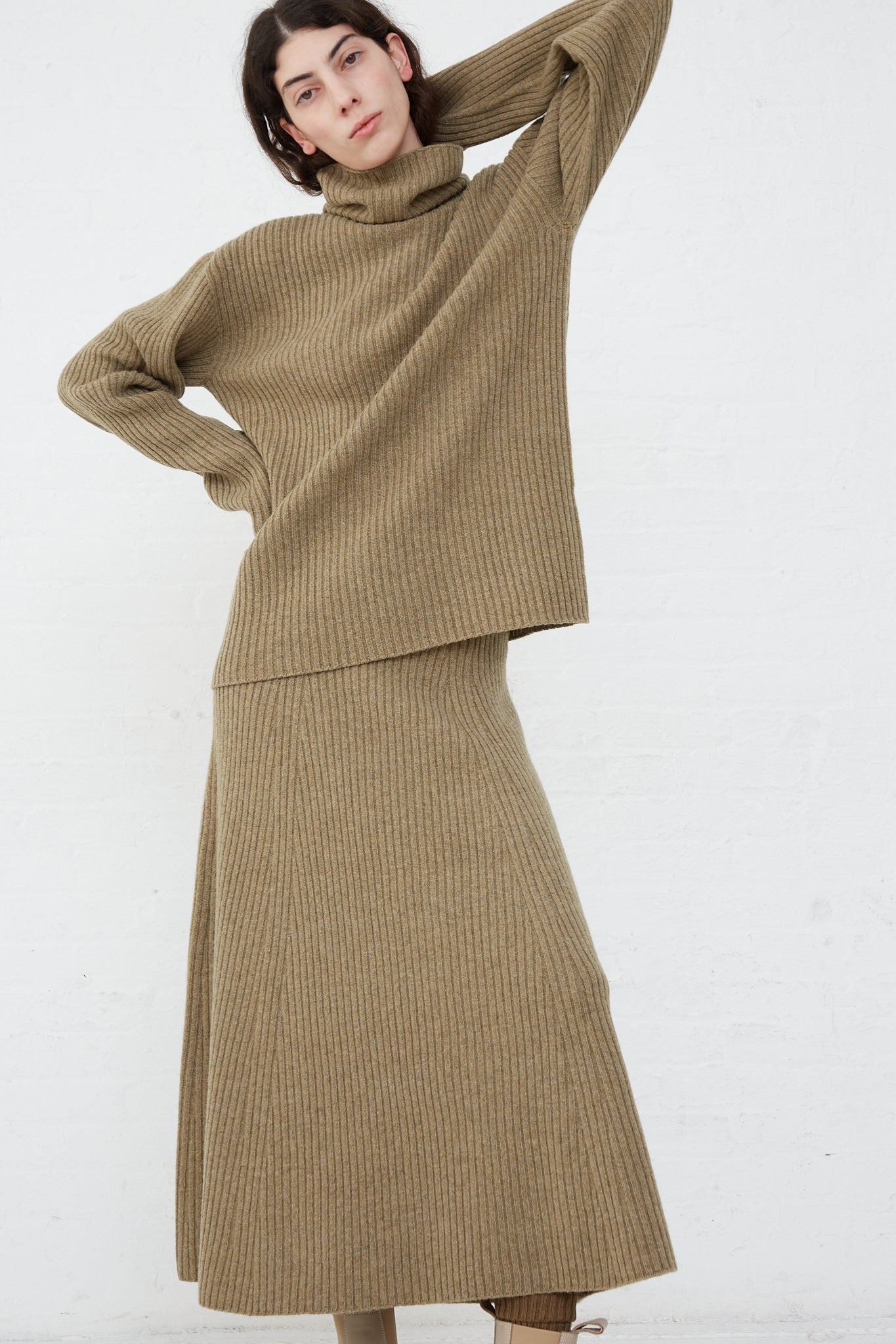 A model wearing an Ichi Antiquités wool rib knit skirt in Mocha and long skirt with an elasticated waist.