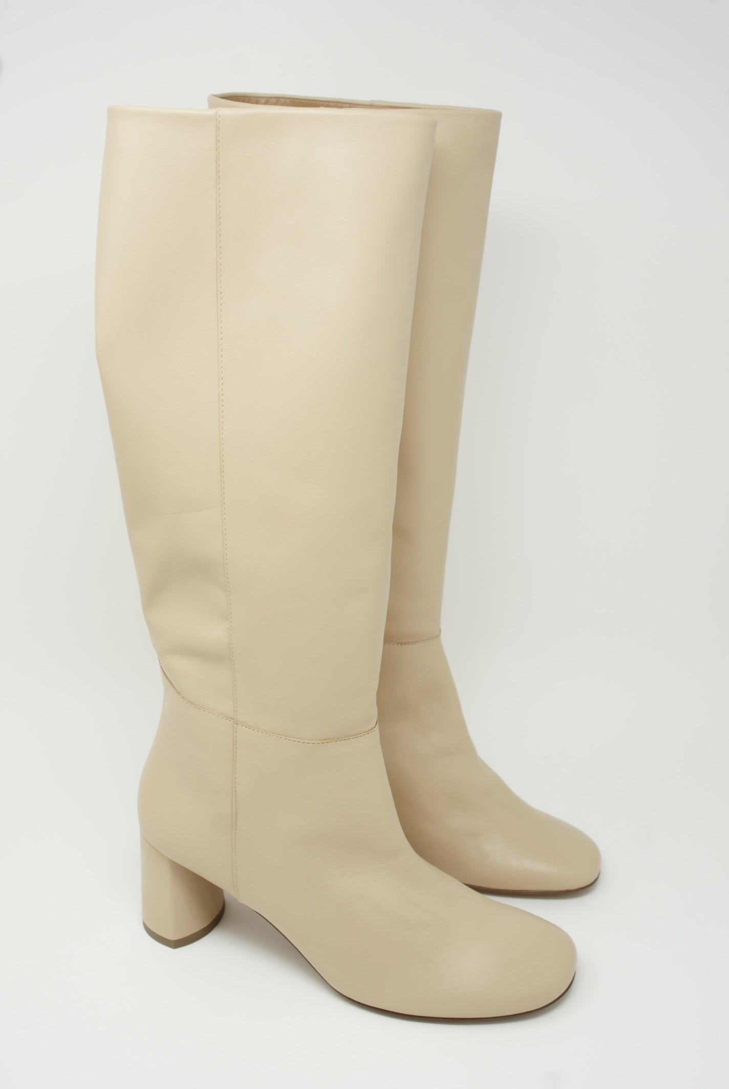 A pair of Donna Boots in Turrón by LOQ on a white background.