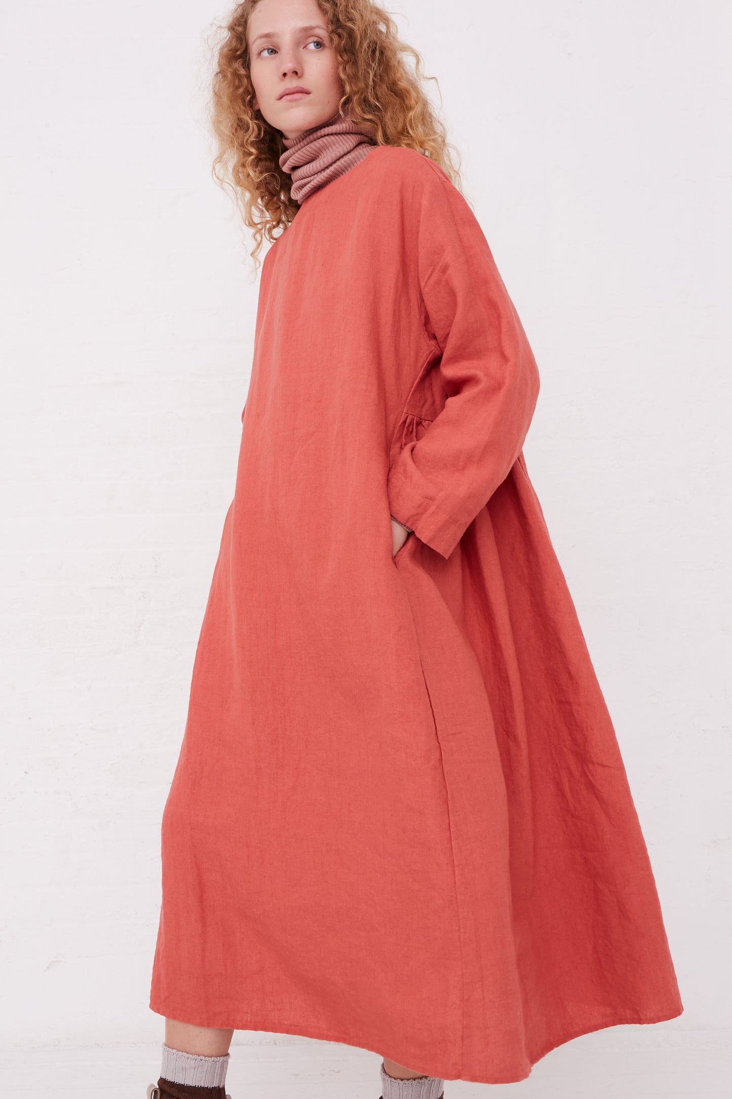 The model is wearing the Kortrijk Linen Dress in Pink by Ichi Antiquités.