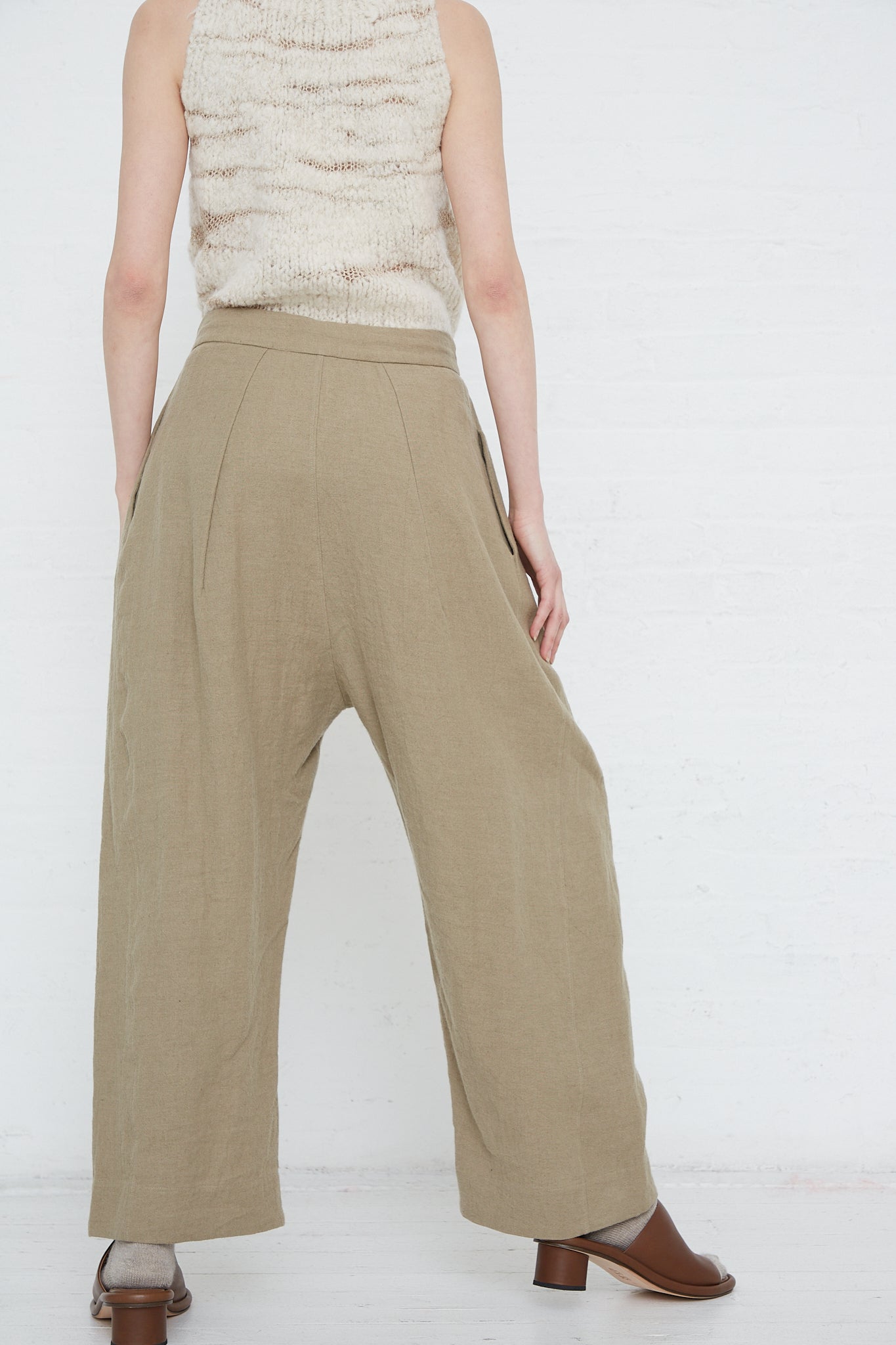 The back view of a woman wearing Lauren Manoogian's Linen and Wool Como Trouser in Clay.