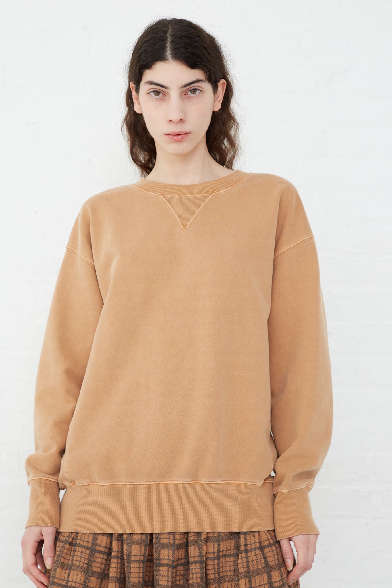 The model is wearing an oversized fit Pigment French Terry Cotton Pullover in Camel by Ichi Antiquités.