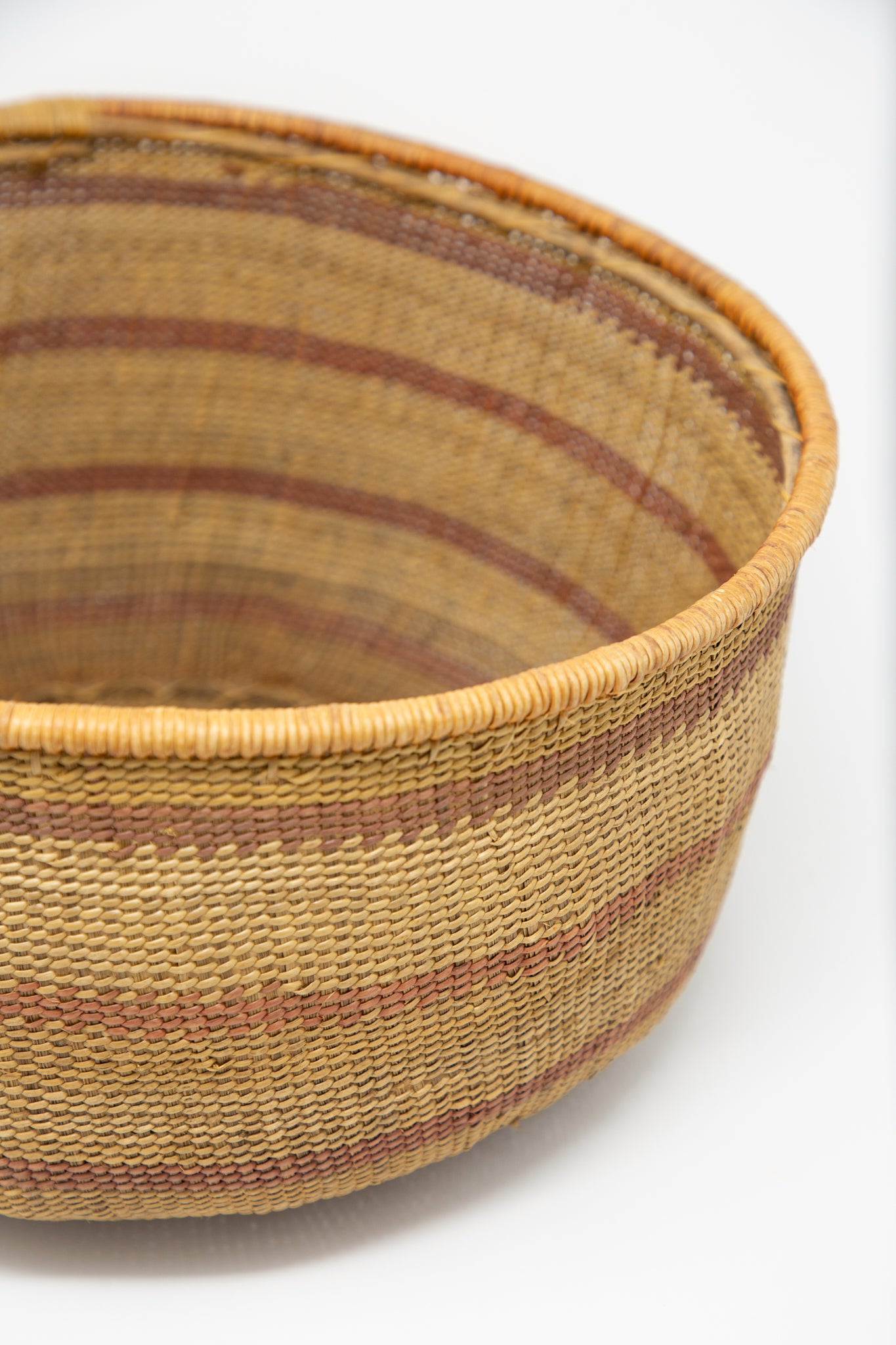 A traditional XL Nukak Makú Basket, crafted using indigenous community's techniques. Up close view.