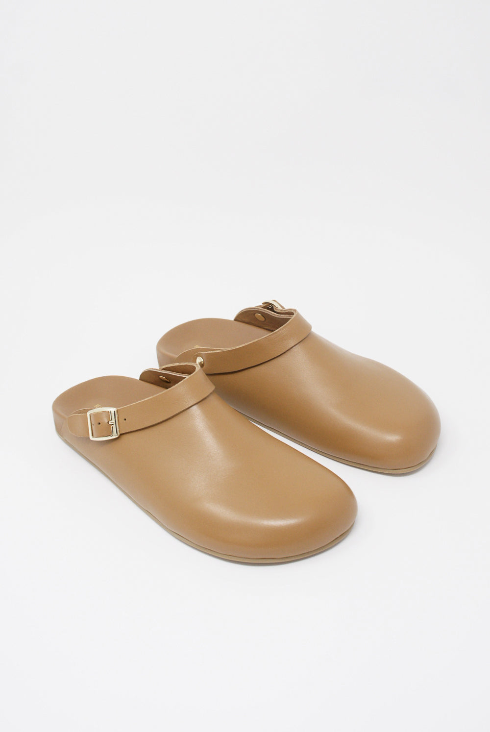 Beatrice Valenzuela - Clog in Cajeta diagonal front view