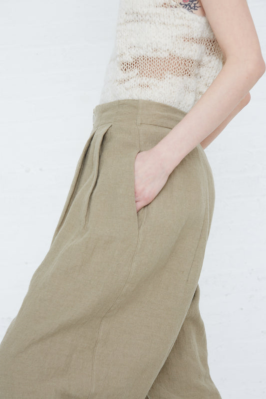 A woman is wearing a pair of Linen and Wool Como Trouser in Clay pants by Lauren Manoogian.