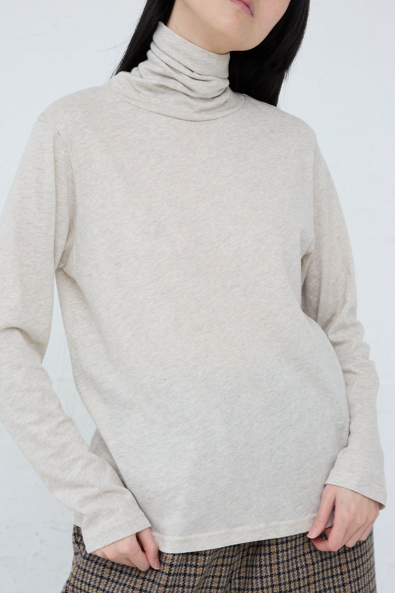The model is wearing a relaxed fit, beige Cotton Knit Turtleneck in Oatmeal t - shirt made of Ichi.