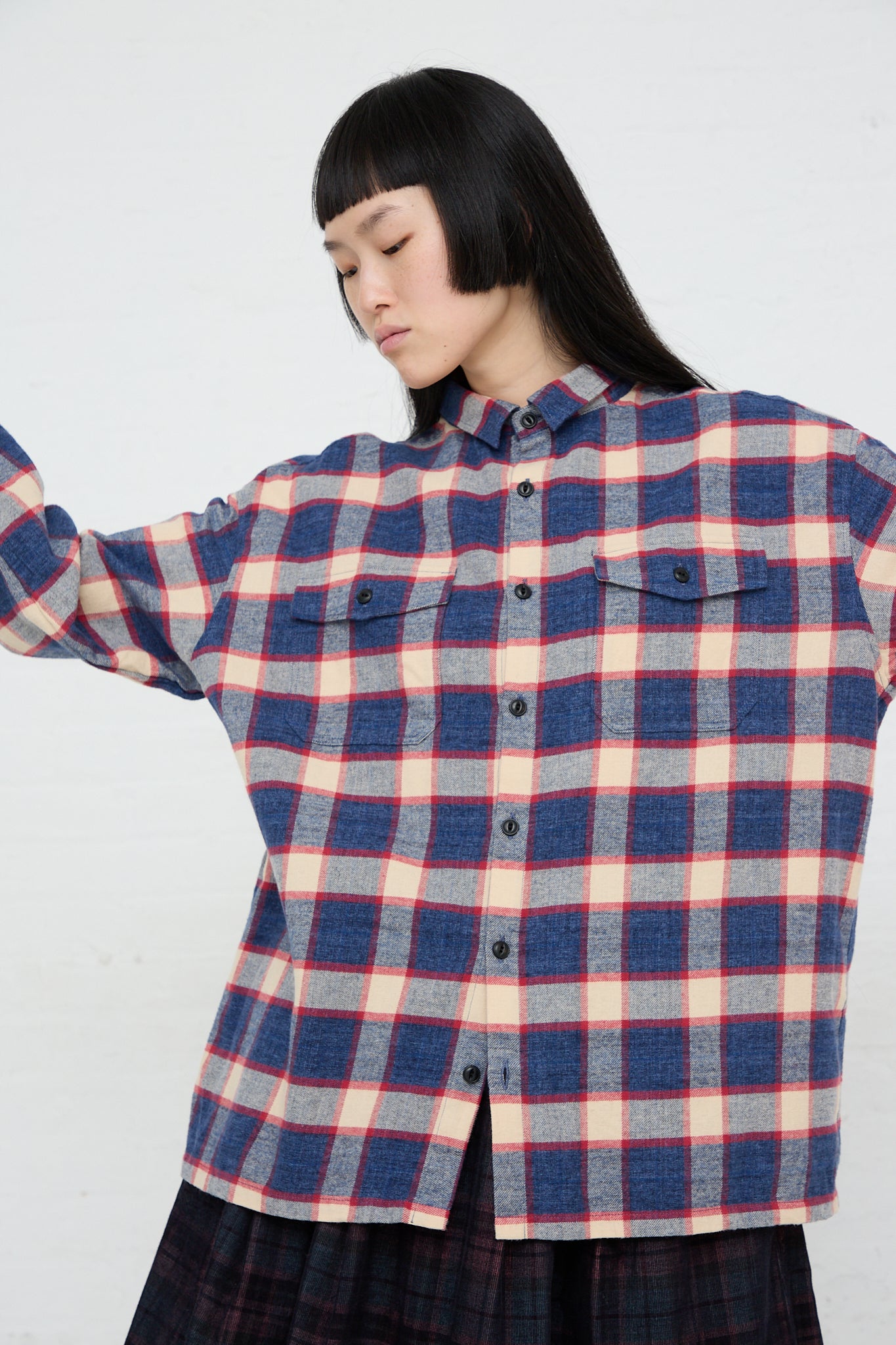 A woman wearing an Ichi plaid, Woven Cotton Shirt in Ivory and Navy.
