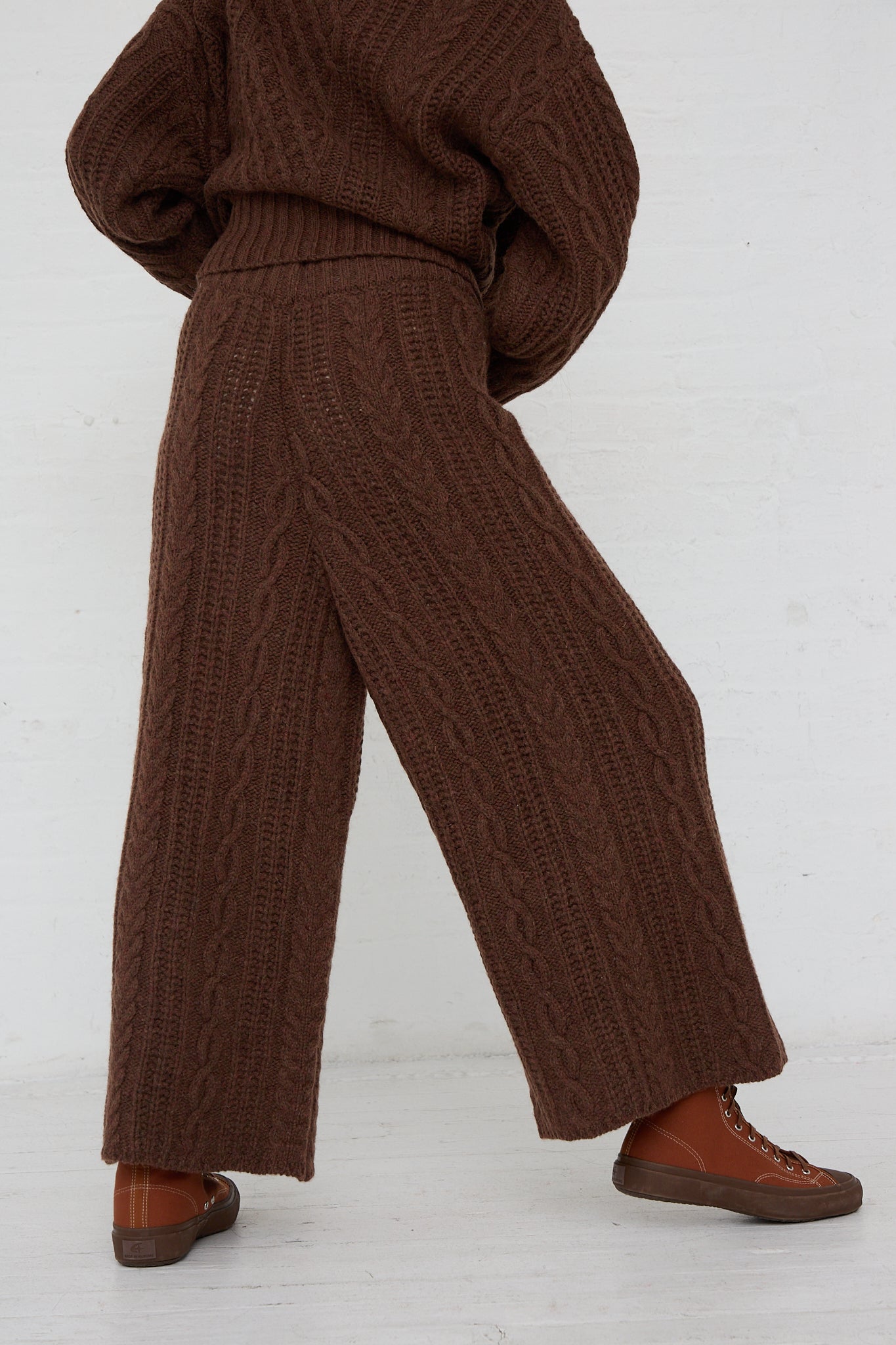 A woman wearing an Ichi Knit Pant in Brown sweater. Back view.