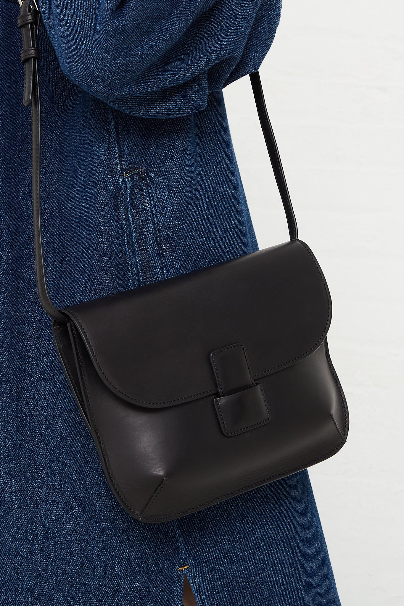 Steve Mono Crossbody Medium Bag Calfskin in Black detail view