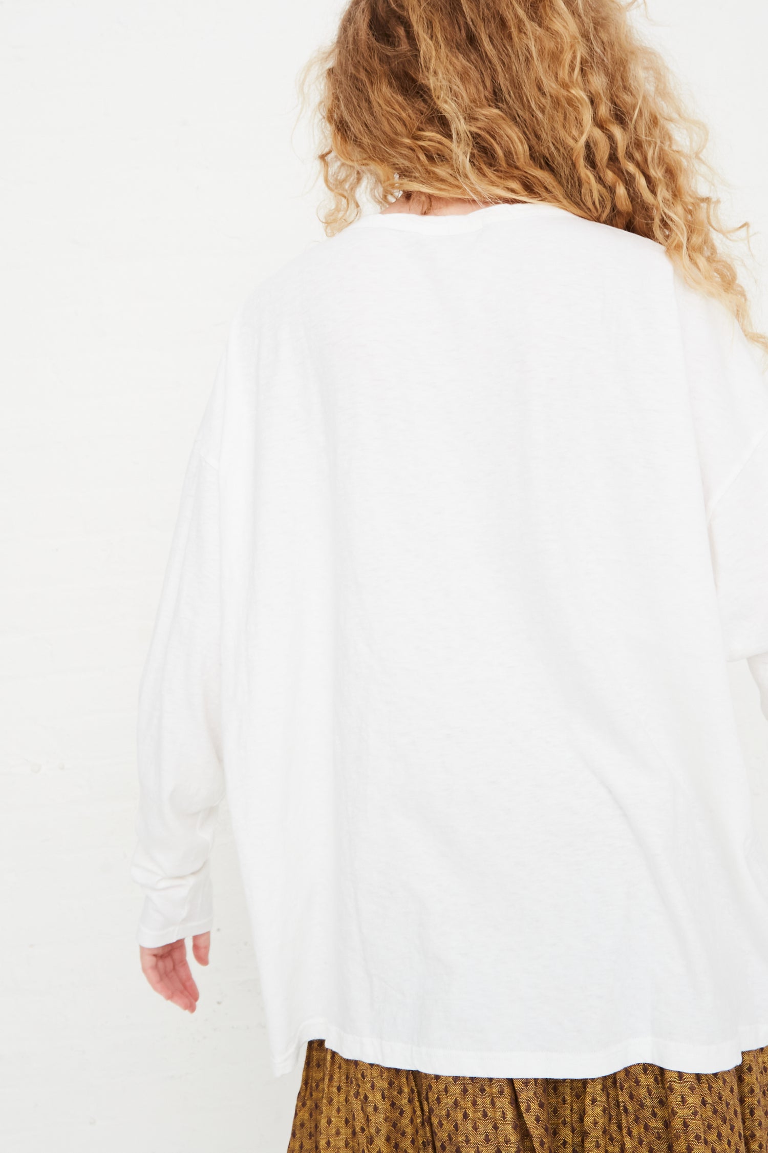 The back of a model wearing an Ichi Antiquités Cotton Loose Pullover in White made of thick cotton.