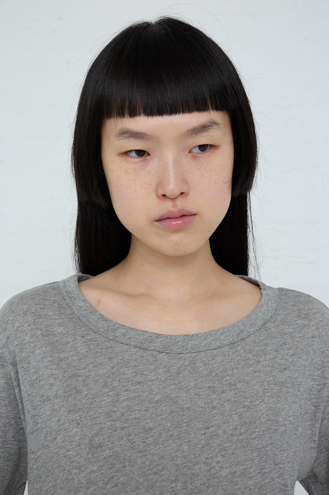 A model wearing an Ichi Cotton Knit Pullover in Gray. Up close.