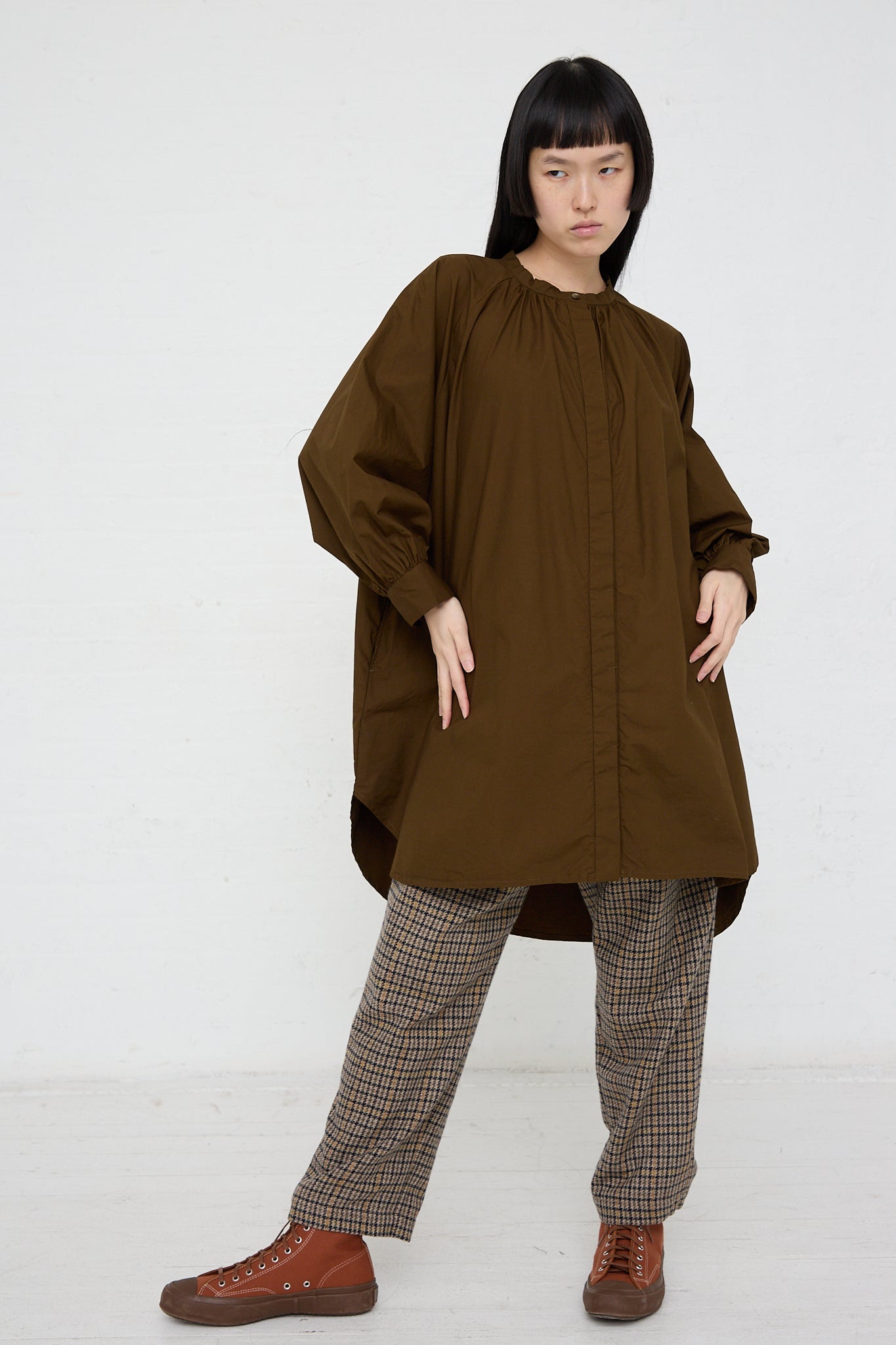 The model is wearing an Ichi Woven Cotton Shirt in Seal Brown. Full length and front view.