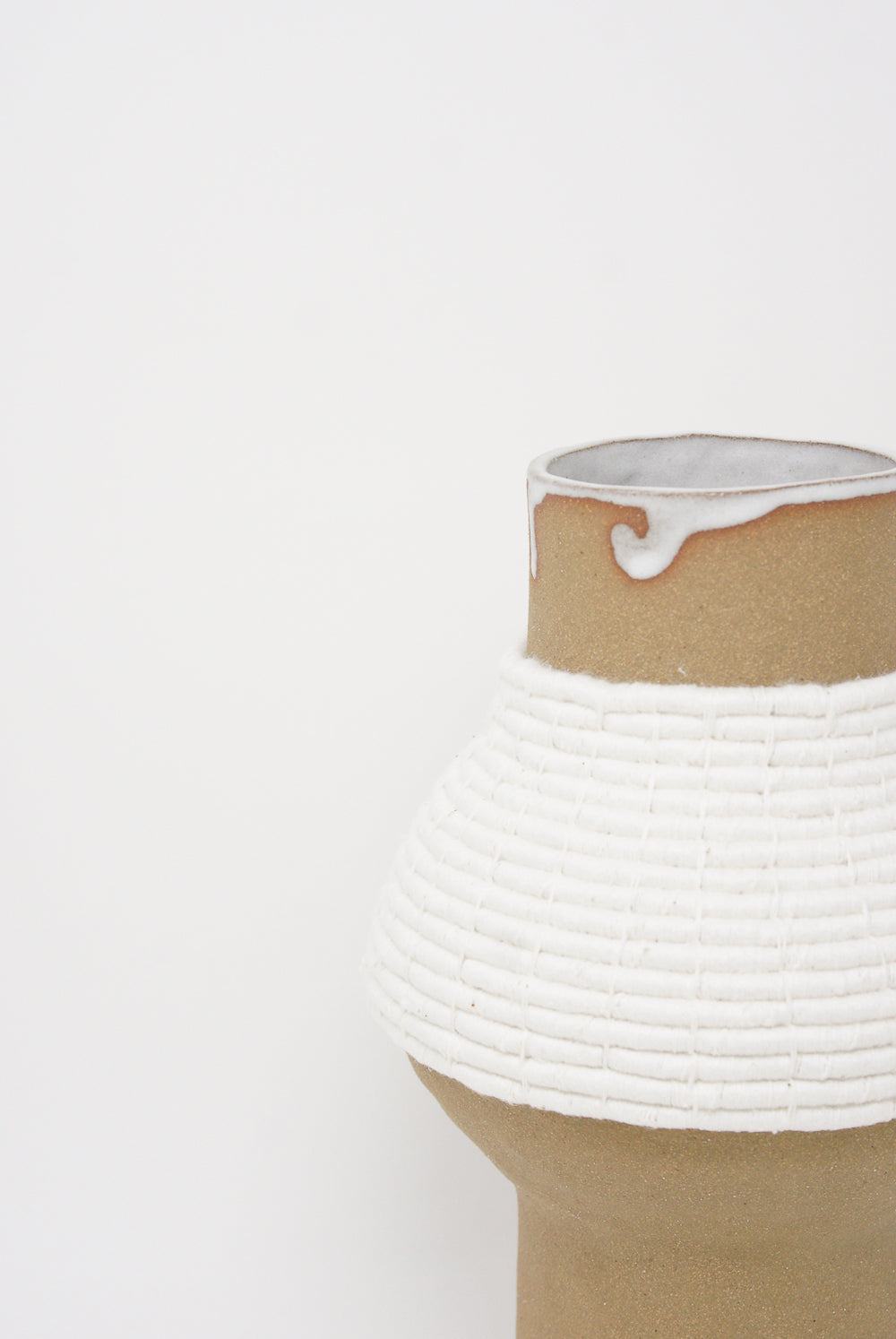 Karen Tinney Vessel #724 in Natural/White weaving detail without flower