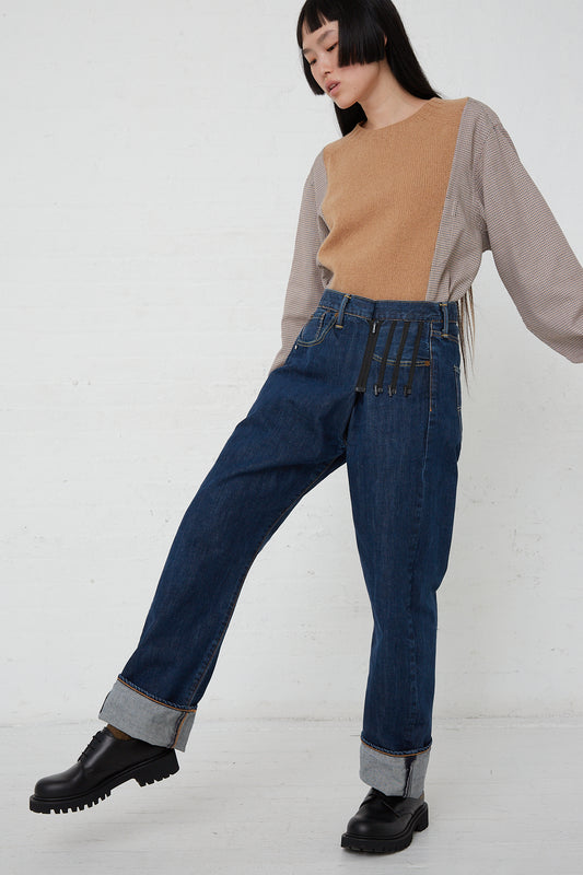A woman wearing a pair of Bless No. 75 SMLXL Readymade Vintage Levis in Dark Blue denim jeans and a tee shirt.