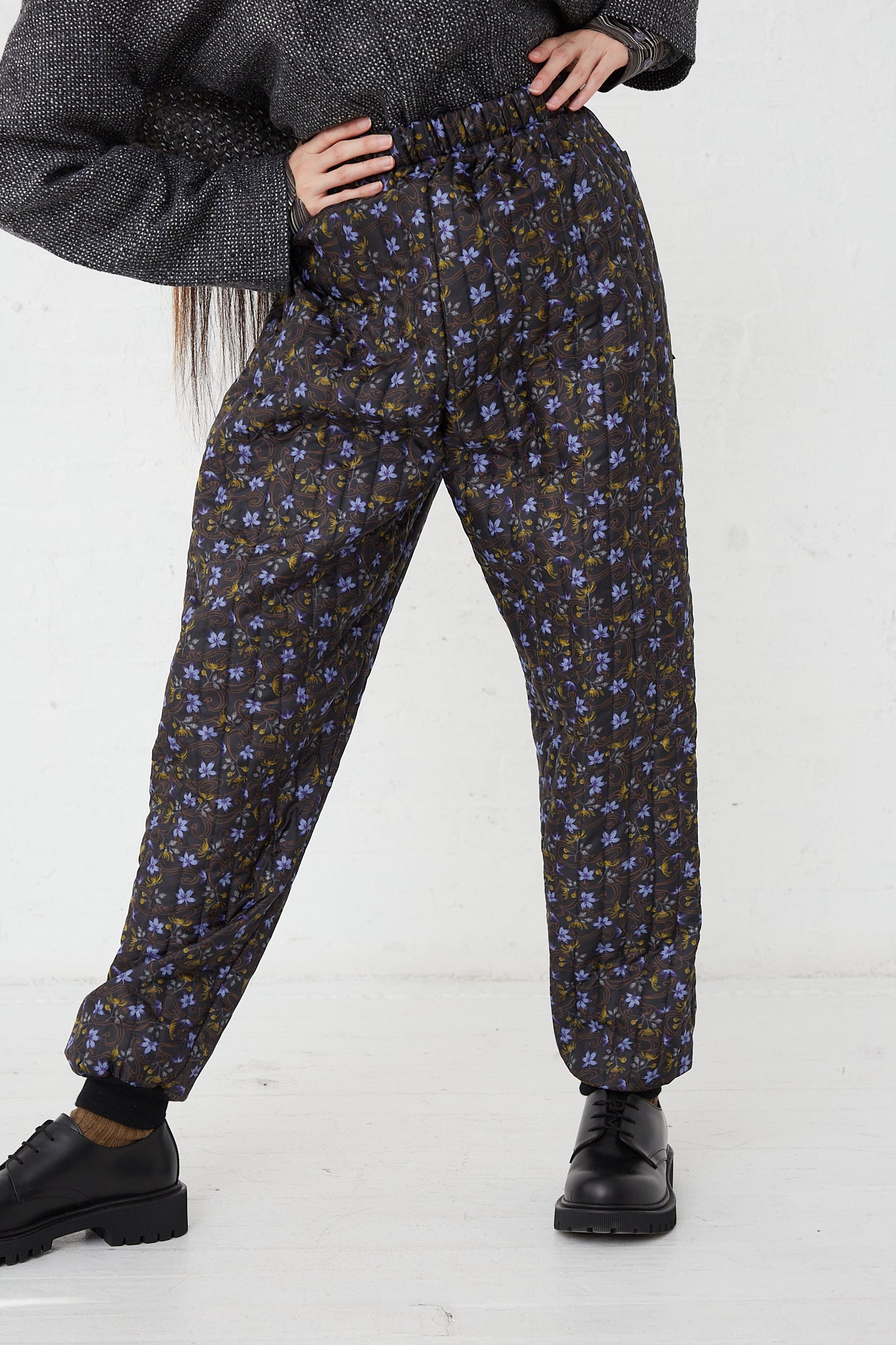 A woman wearing the Bless Monpe Pant No. 08 in Floral Print A - S with an elasticated waist.