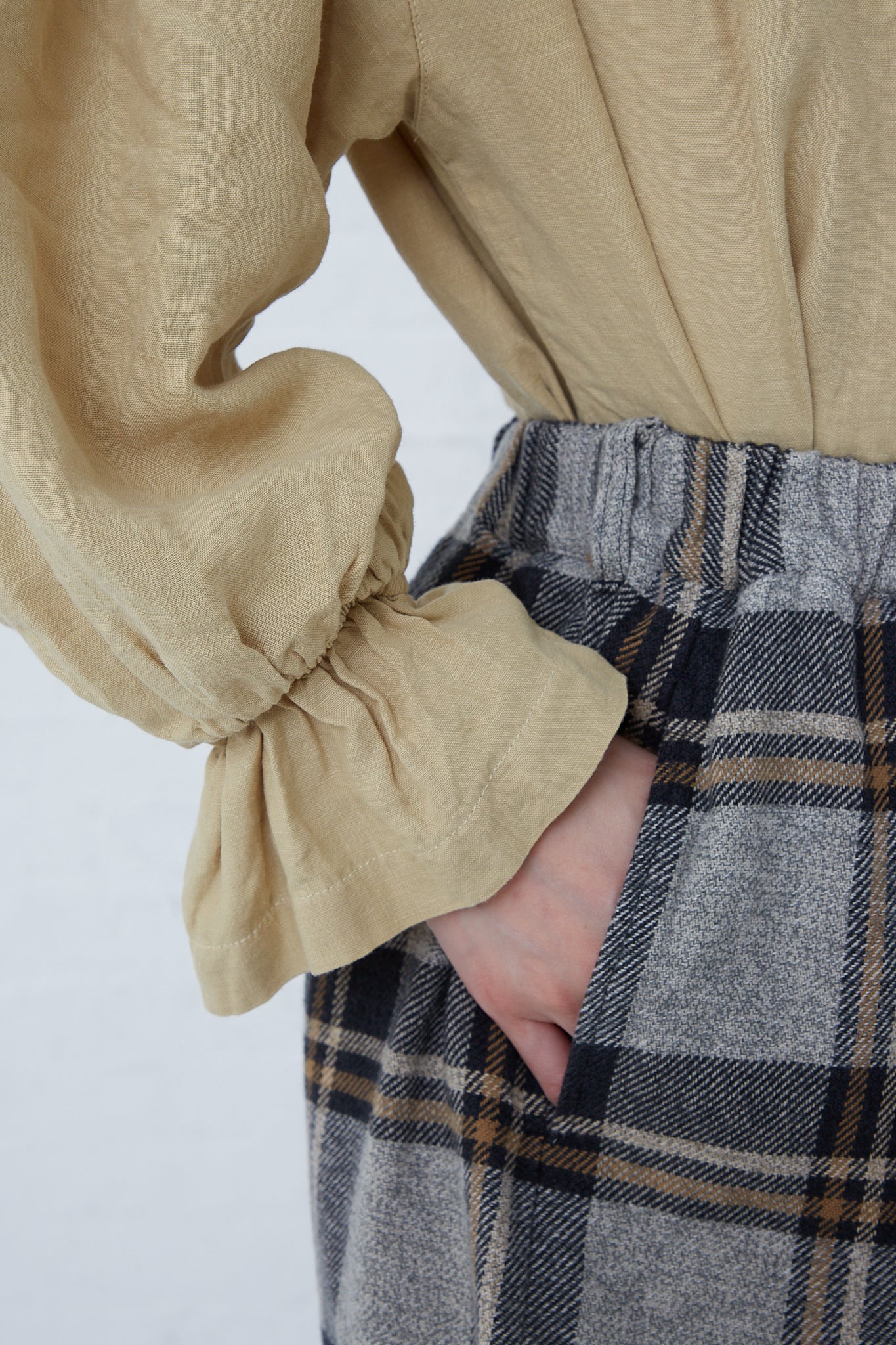 A woman wearing a yellow blouse and a pair of nest Robe's Cotton Heavy Twill Plaid Wide Leg Pant in Navy made of cotton twill. Up close view.