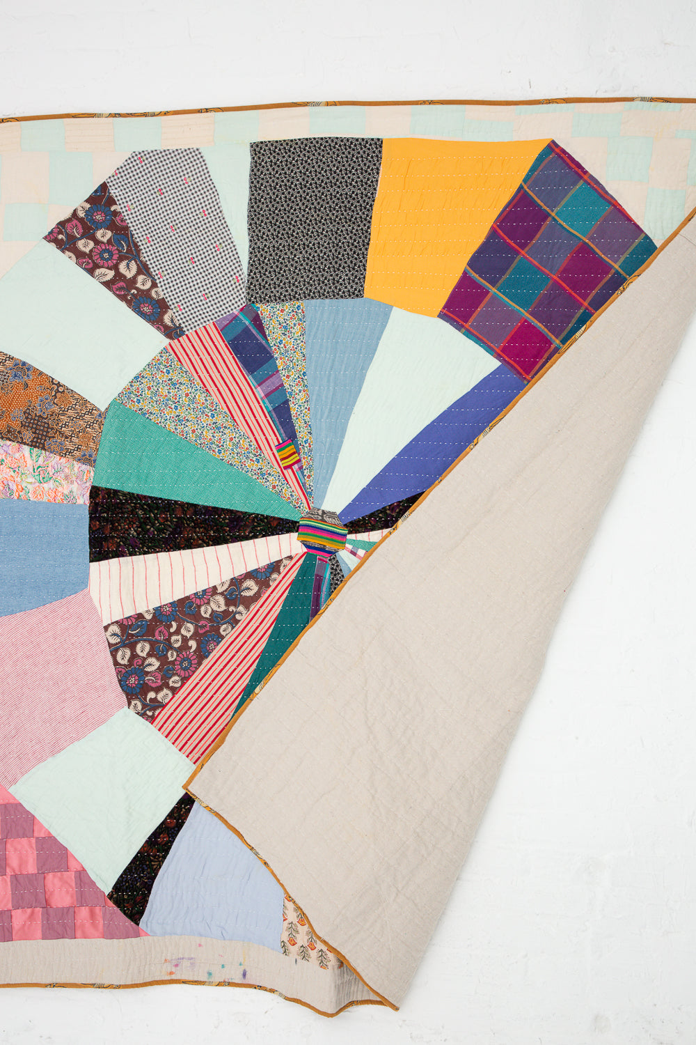 Counterpane - Patchwork Throw Quilt in Circle Pattern