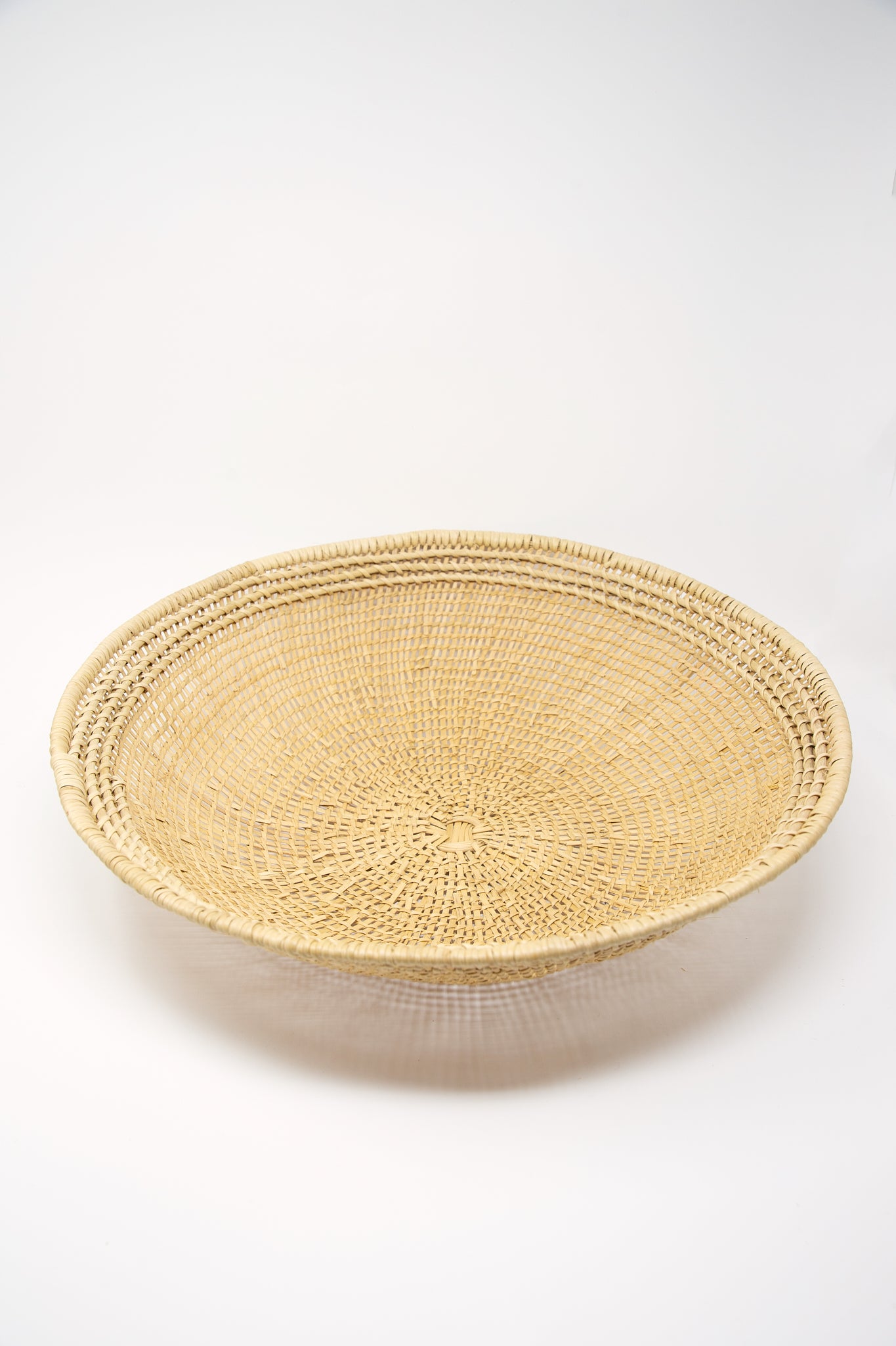 A Plaza Bolivar XL Avia Pova Basket, crafted using traditional basket weaving techniques, displayed on a white background.