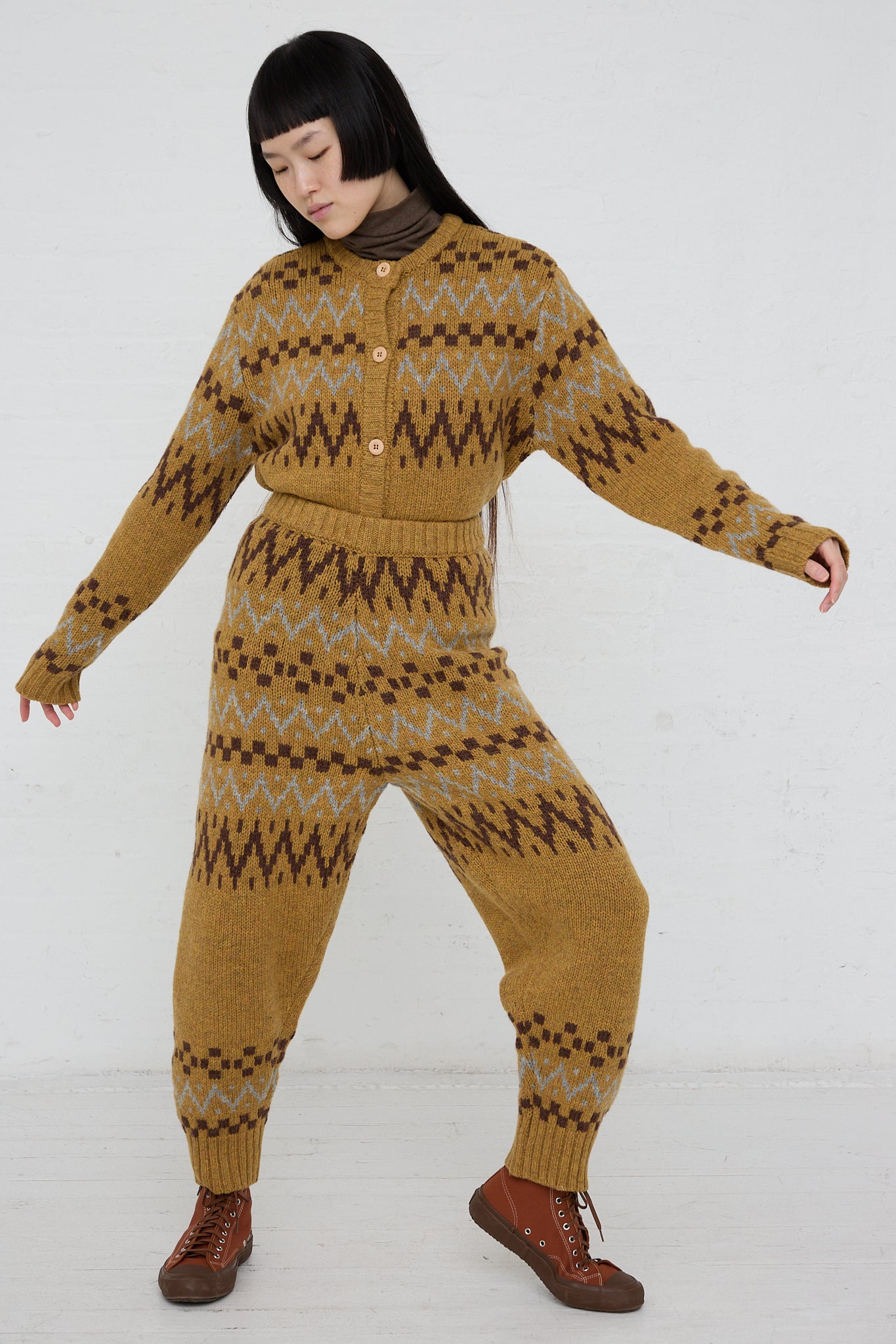 A woman in a yellow jumpsuit with Ichi's Knit Pant in Camel.