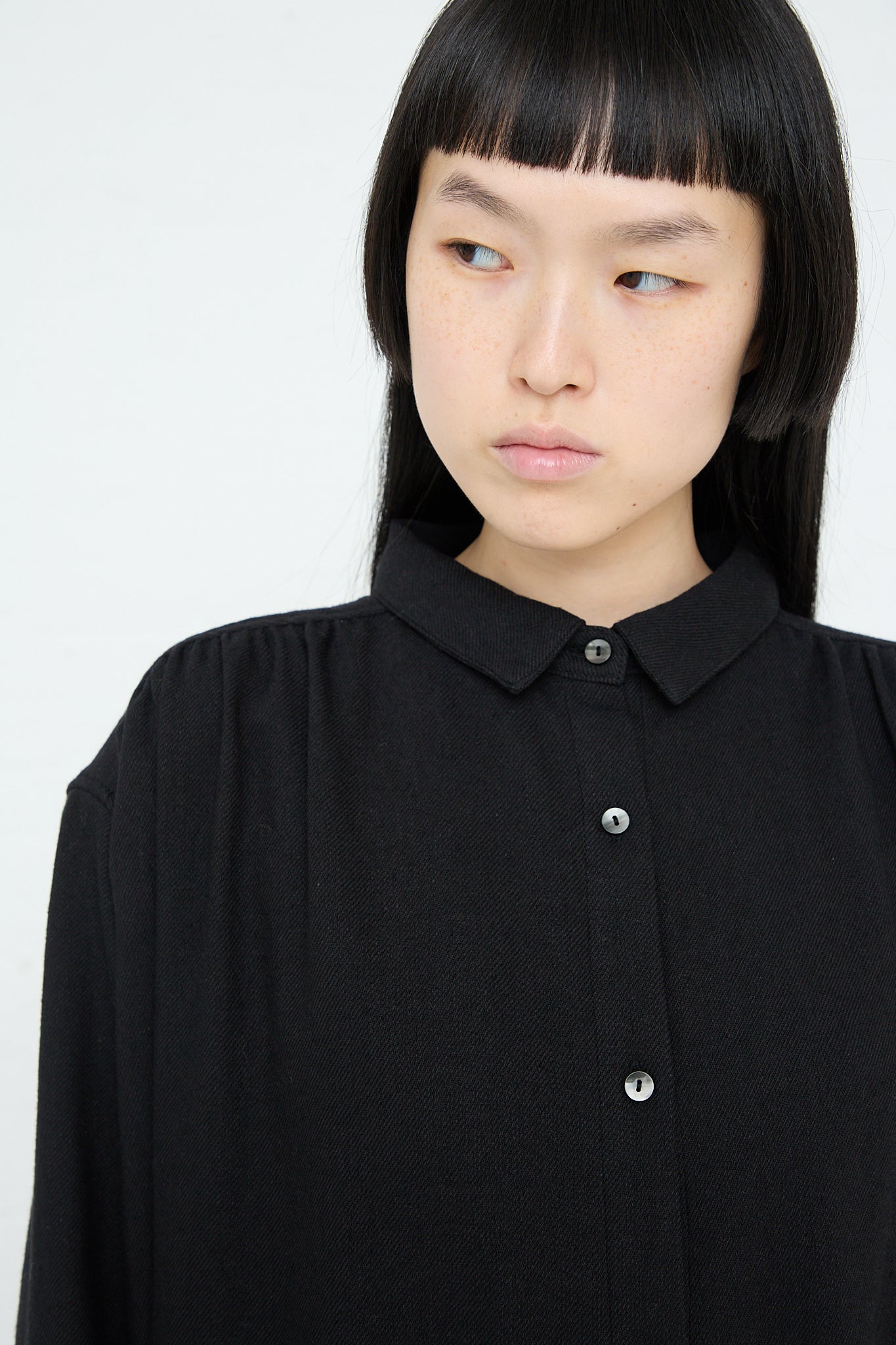 A model wearing an Ichi Woven Dress in Black made of natural fibers. Upclose.