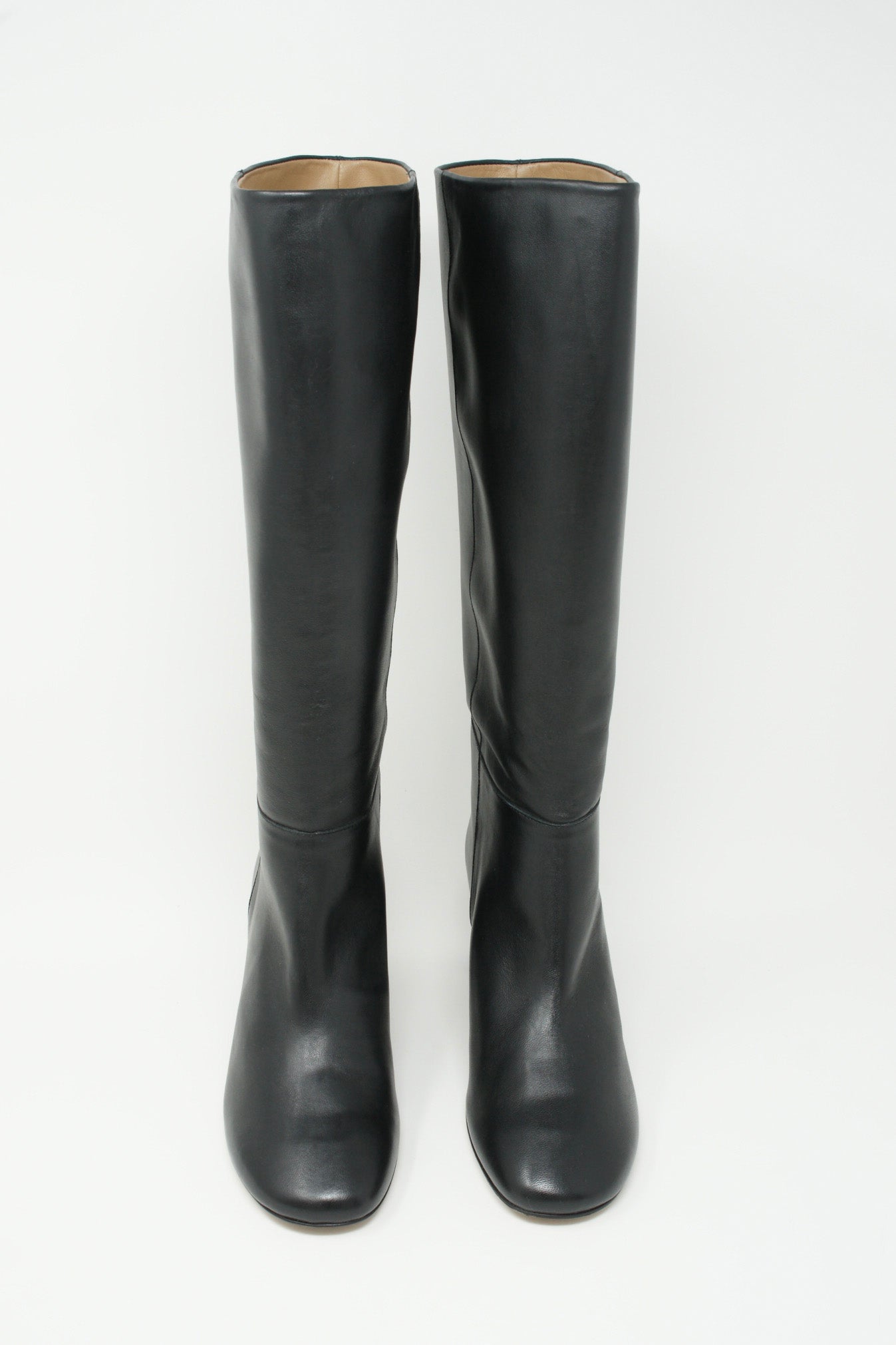 A pair of LOQ Donna Black boots on a white background.