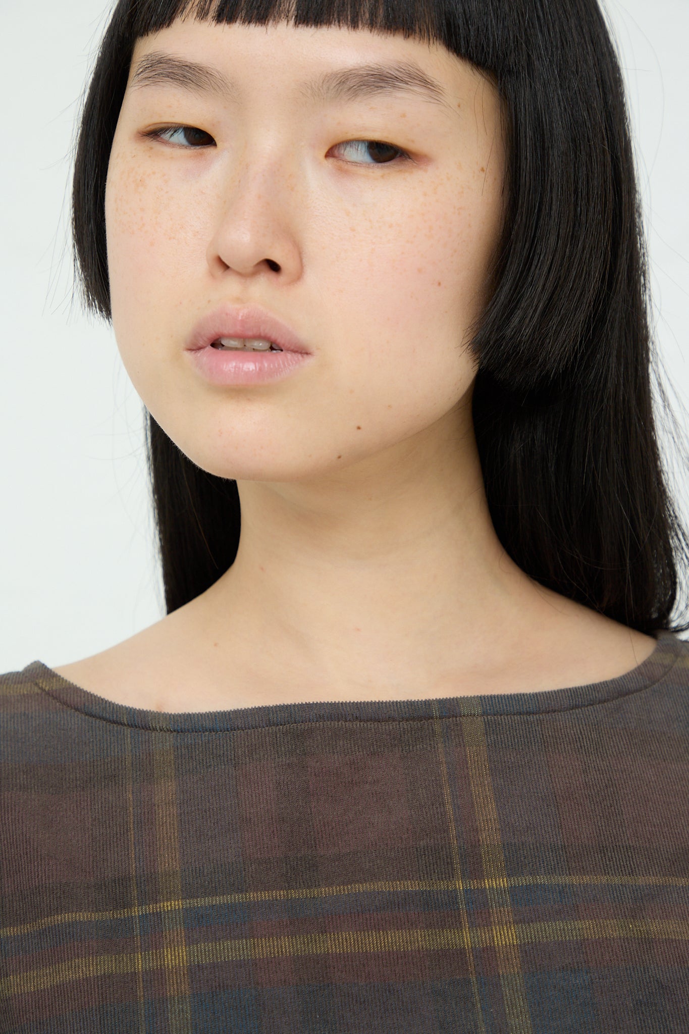 An up close view of a model wearing an Ichi Woven Cotton Dress in Brown in a relaxed fit.