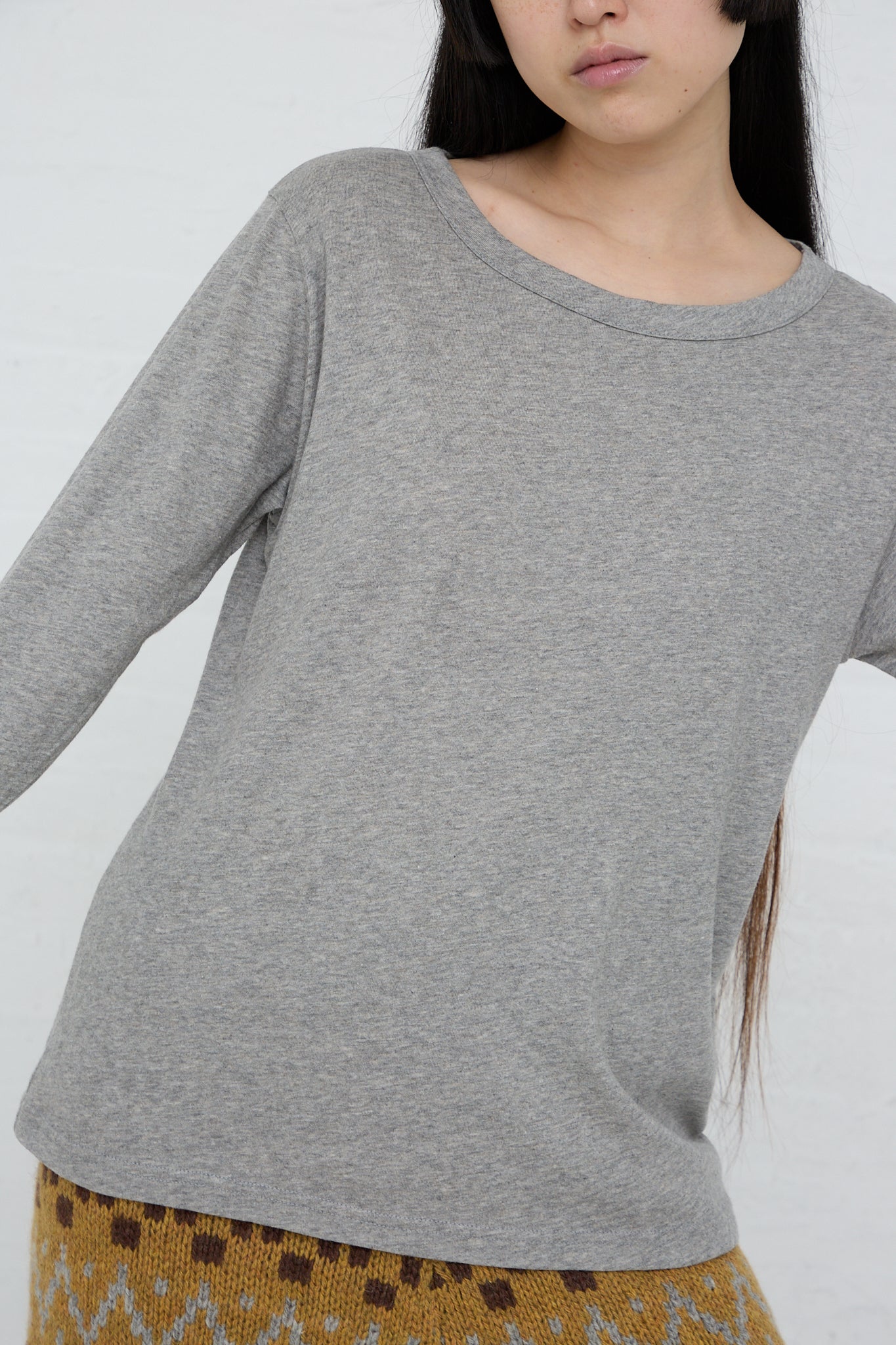 A model wearing an Ichi Cotton Knit Pullover in Gray. Front view.