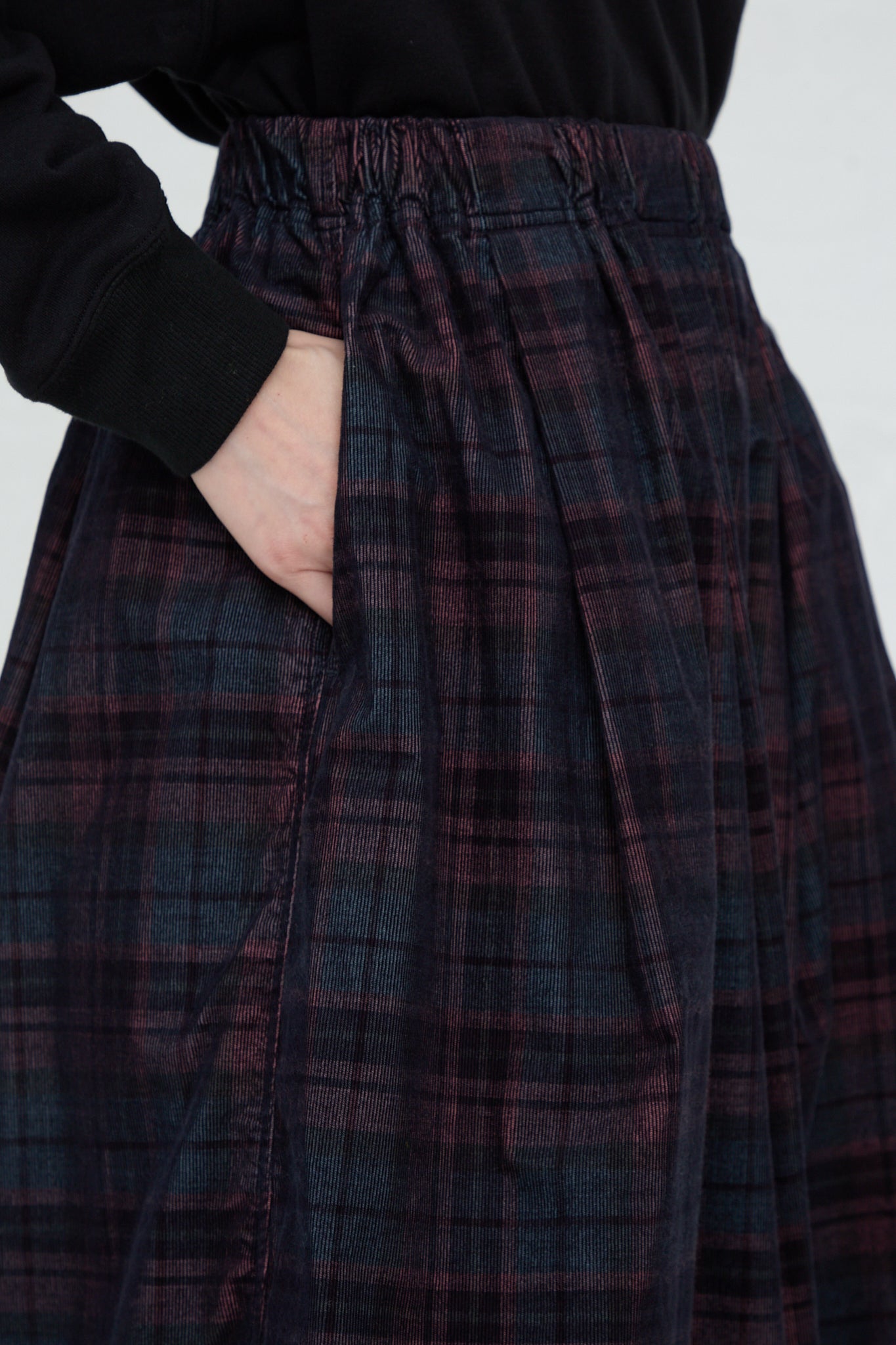 A woman wearing a Woven Cotton Skirt in Navy by Ichi. Up close view. Hand in pocket.