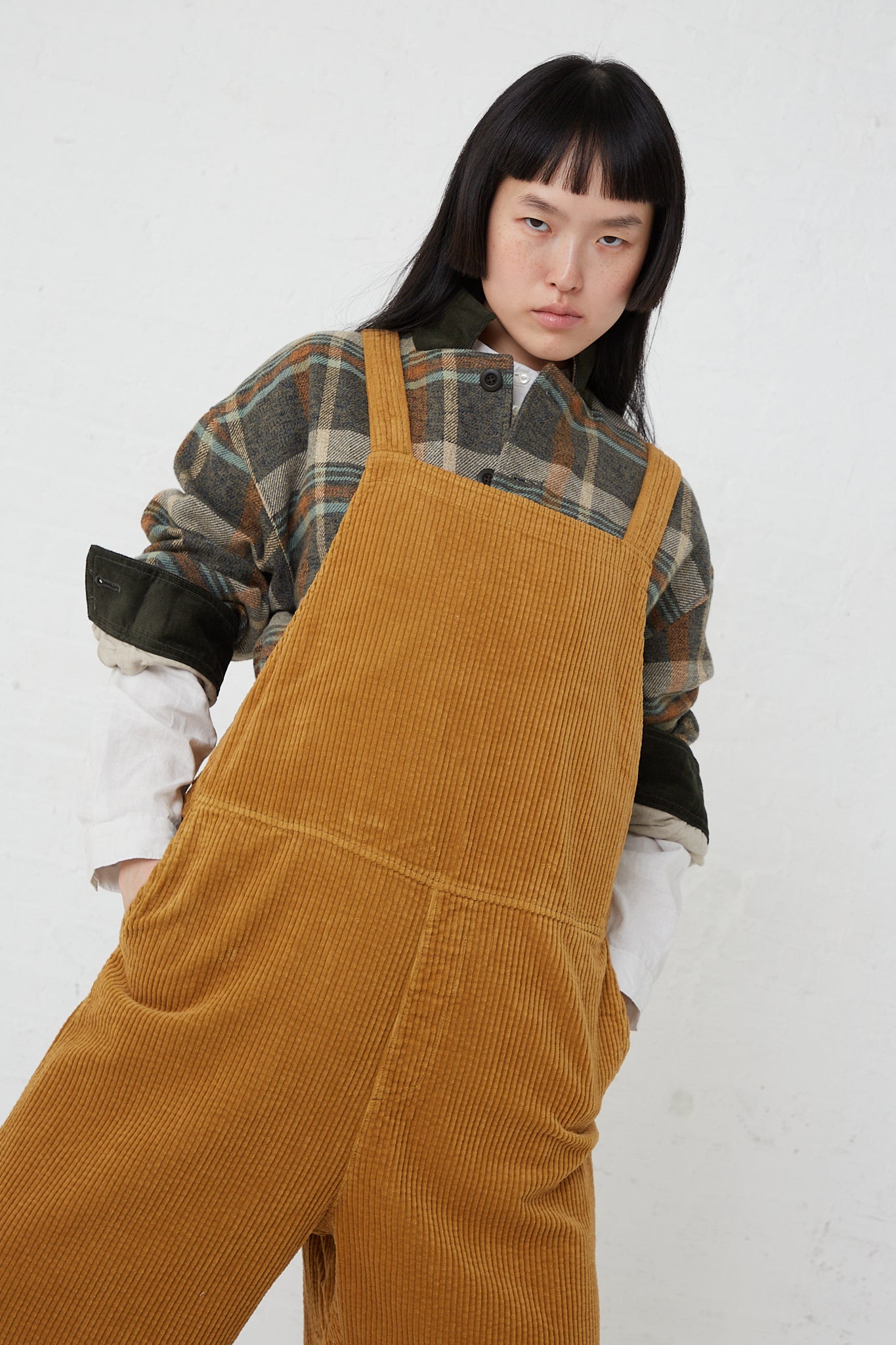 A woman wearing the nest Robe Cotton Corduroy Overall in Camel in Japan.