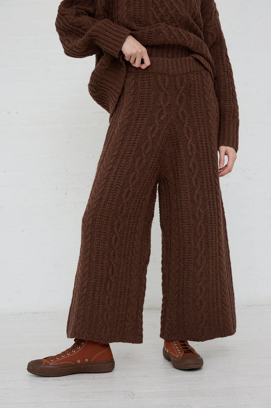 A woman wearing Ichi's Knit Pant in Brown. Front view.